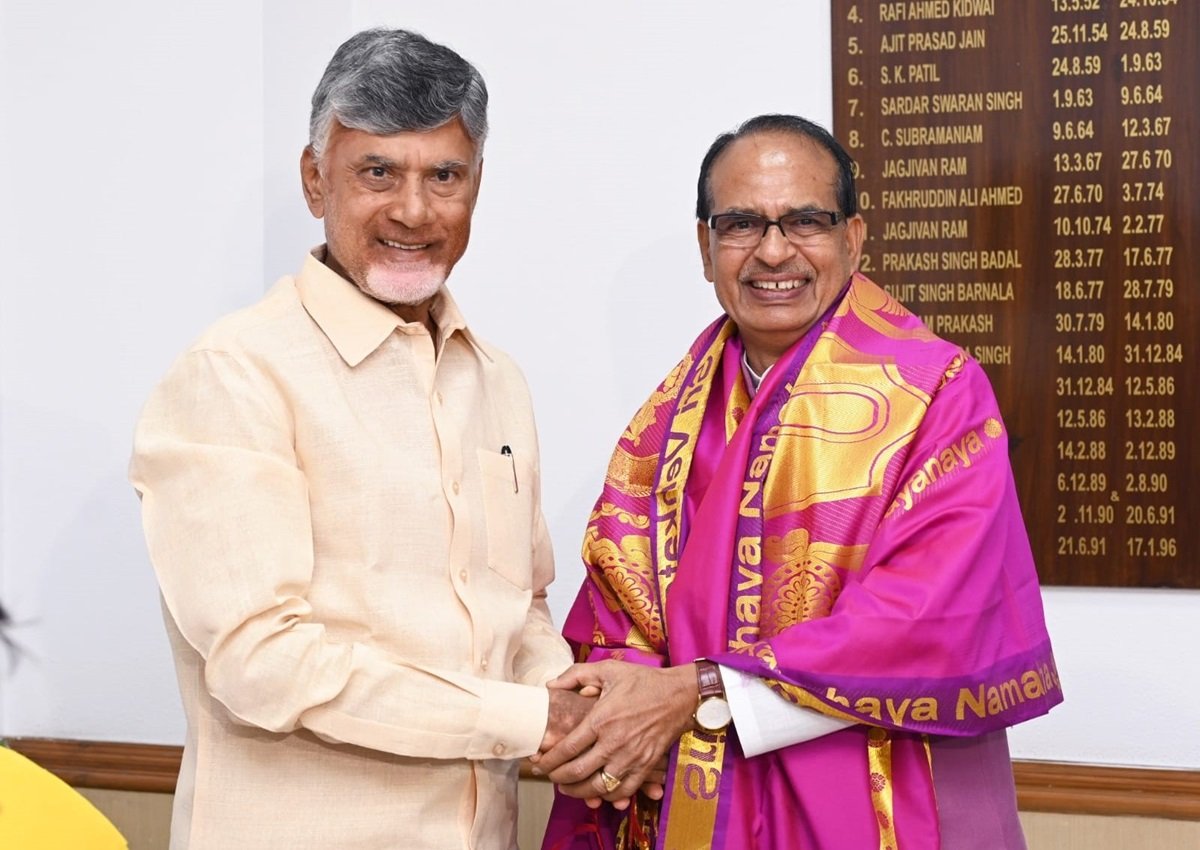 Andhra Pradesh CM N. Chandrababu Naidu and Union Agriculture Minister Shivraj Singh Chouhan at Krishi Bhavan, Delhi