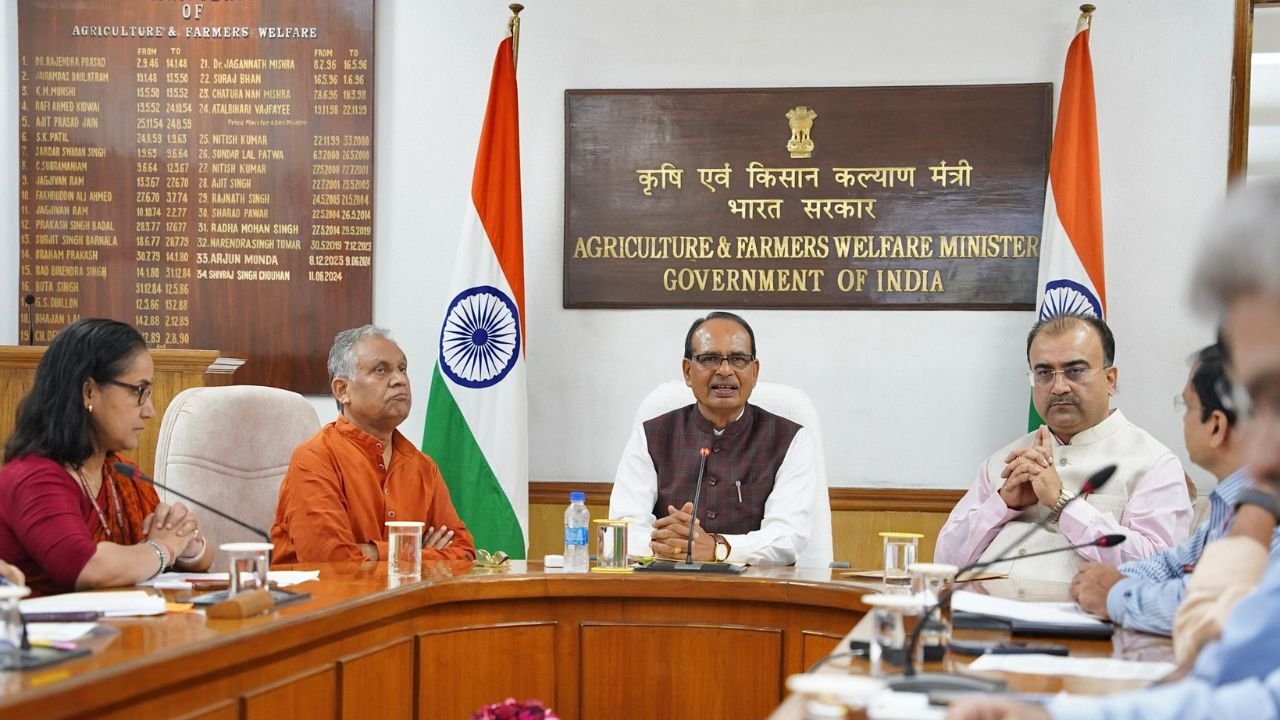 Union Agriculture Minister Favours Smooth Supply of Seeds for Kharif, Rabi (Image Source: PIB)