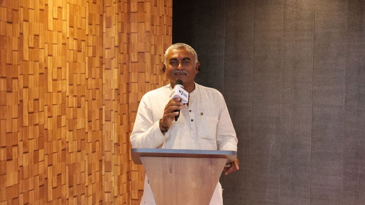 Rameshbhai Ruparelia, a renowned farmer and MFOI Awardee at KJ Chaupal