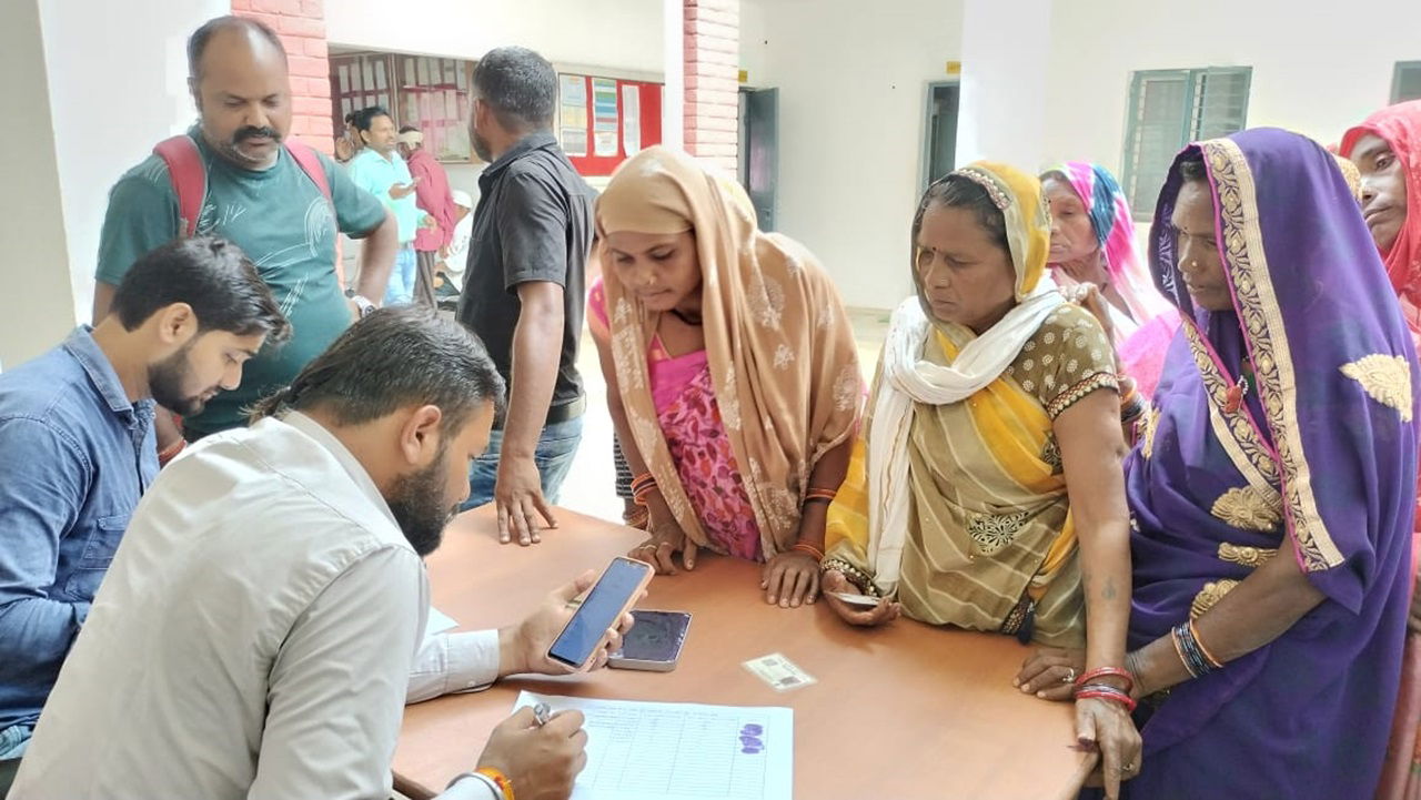 Participant Registration at the MFOI Samridh Kisan Utsav 2024 in Satna, Madhya Pradesh