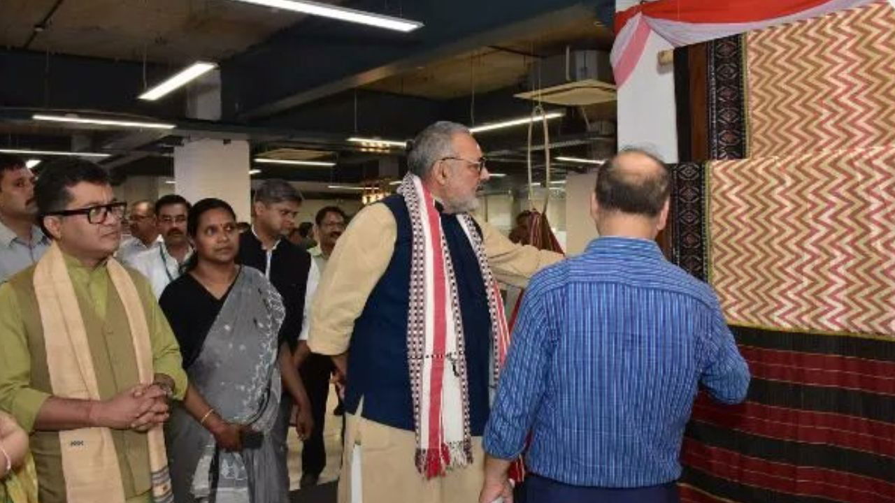 Union Textile Minister Giriraj Singh at the Handloom Expo 'Virasat' in New Delhi