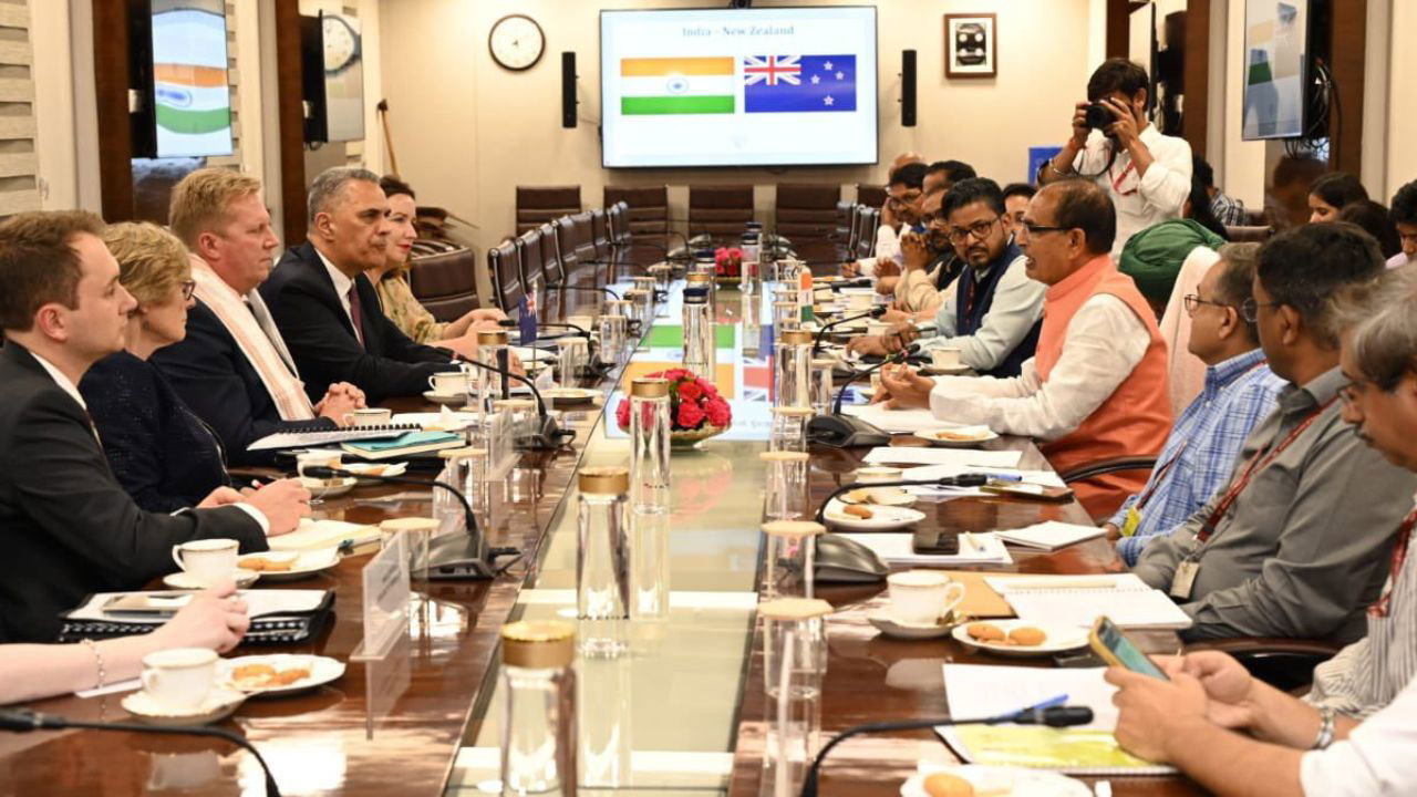 Shivraj Singh Chauhan in a meeting along with his New Zealand counterpart Todd Mcclay at New Delhi