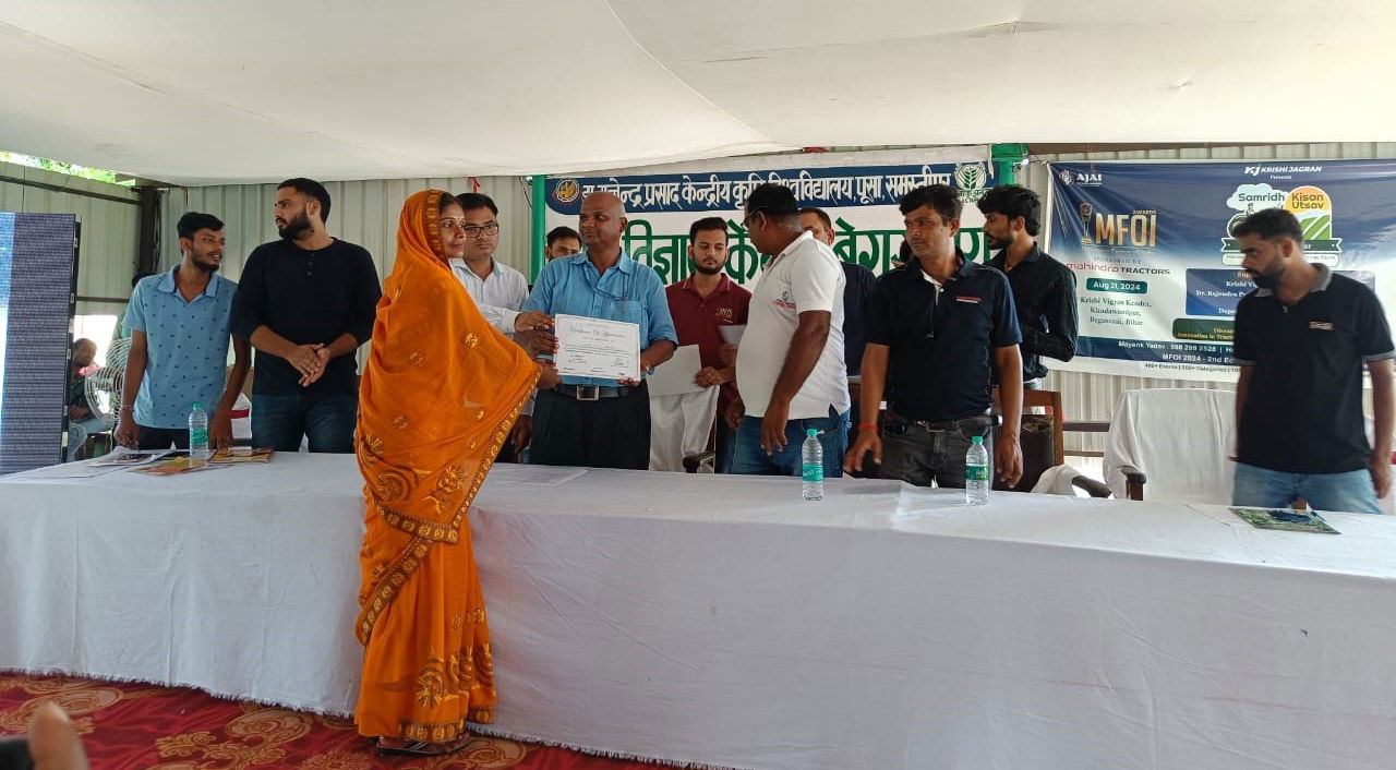 Progressive Farmers Receive Certificates at MFOI Samridh Kisan Utsav 2024 in Begusarai, Bihar