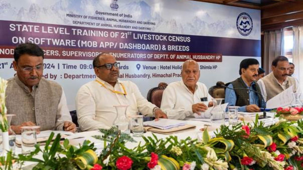 Dignitaries at Conducts State level Training of 21st Livestock Census on Software and Breeds (Photo Source: PIB)